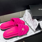 Diamond Logo Slippers