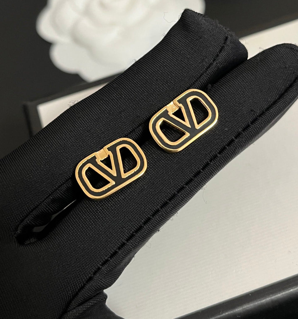Fashionable hollow V earrings