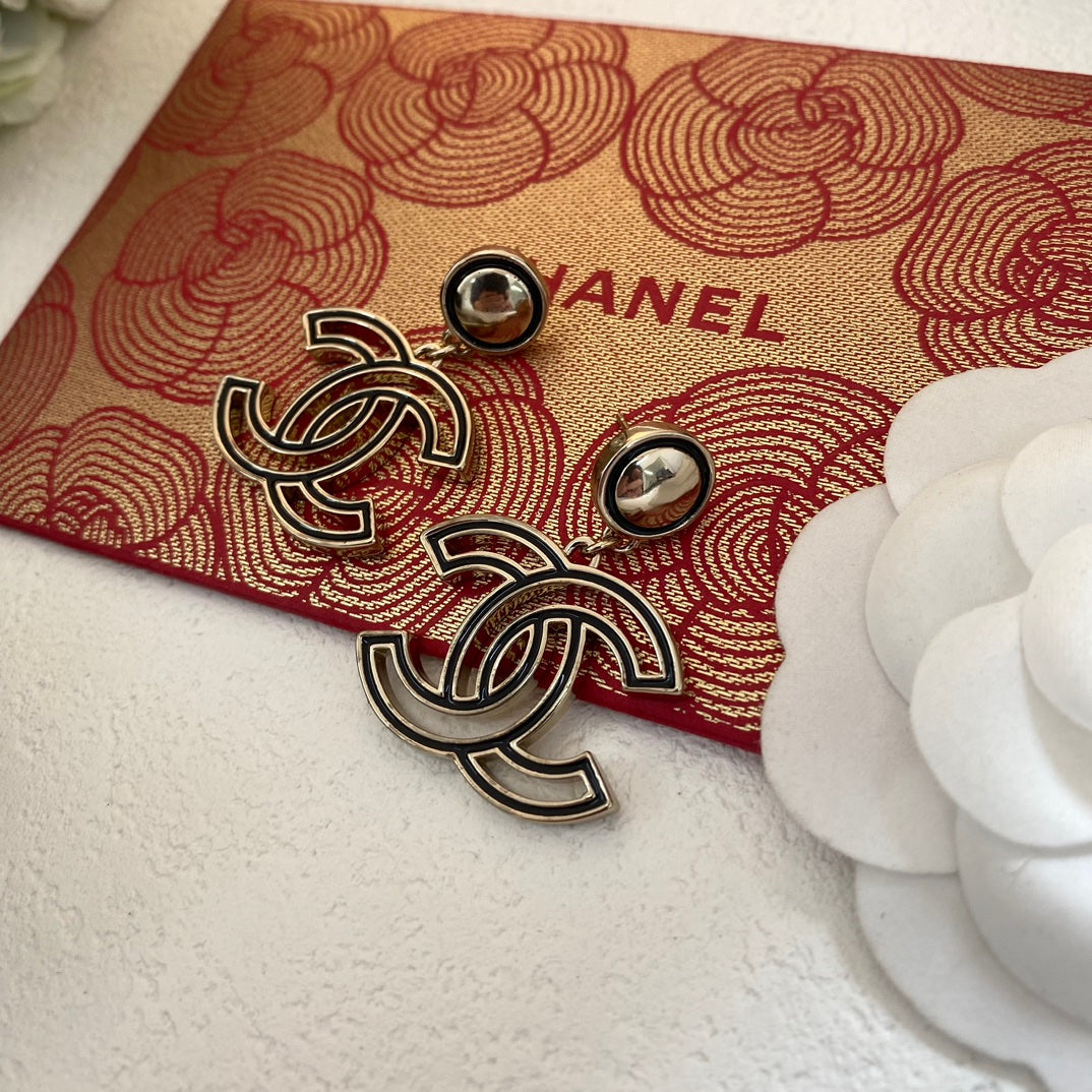 2-Color Vintage Metal Hollow Earrings
