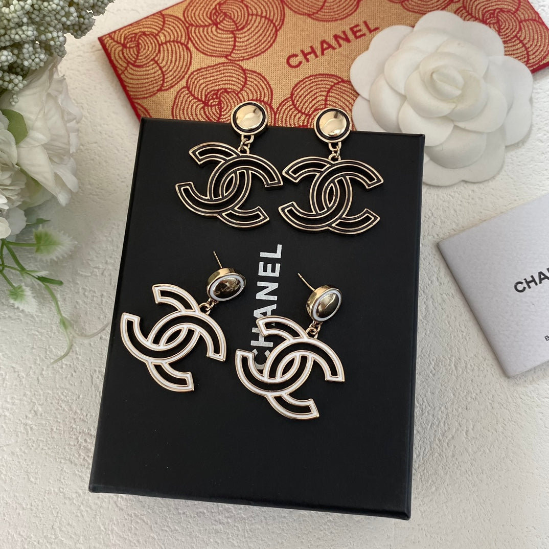 2-Color Vintage Metal Hollow Earrings