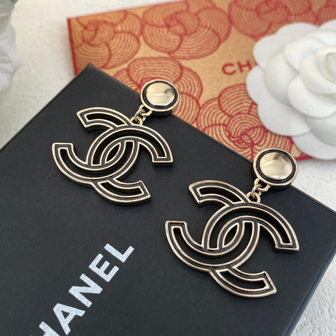 2-Color Vintage Metal Hollow Earrings